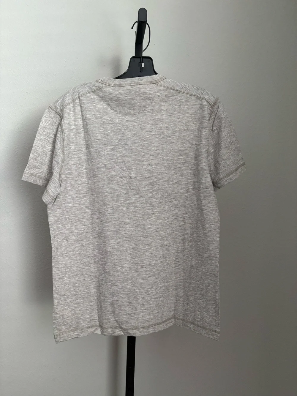 Banana Republic Men’s Henley Tshirt